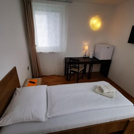 Mondina Guest House Постойна Экстерьер фото